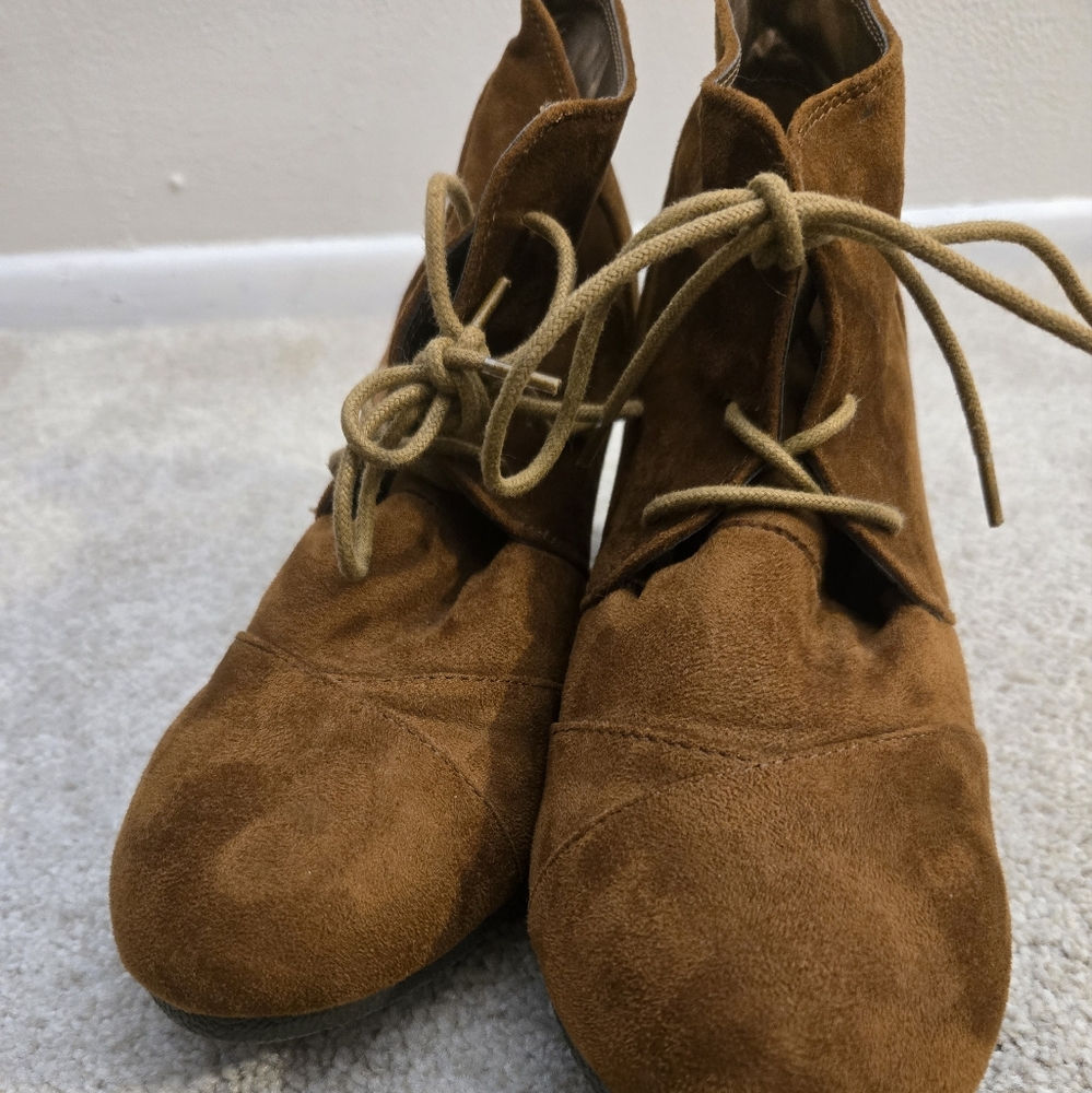 Dream Pairs Brown Wedge Booties🍒 - Picture 3 of 10
